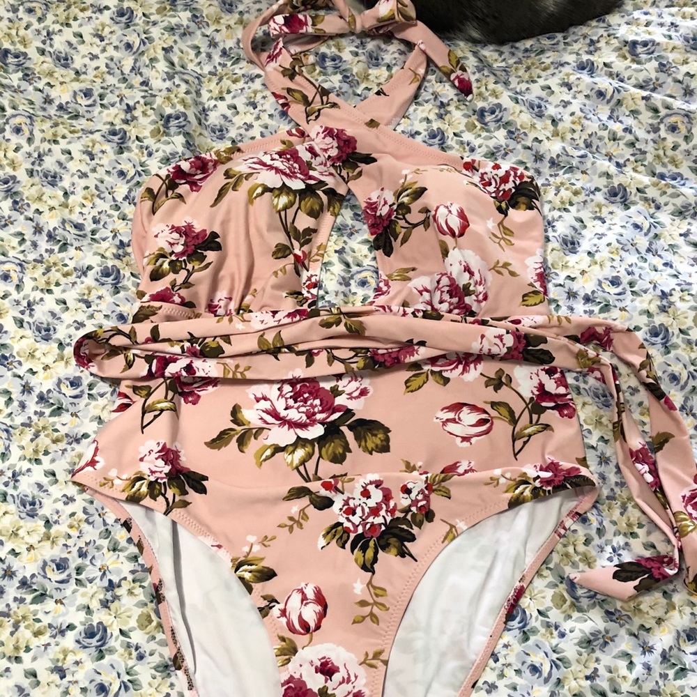 Beautiful floral swimsuit. NWT